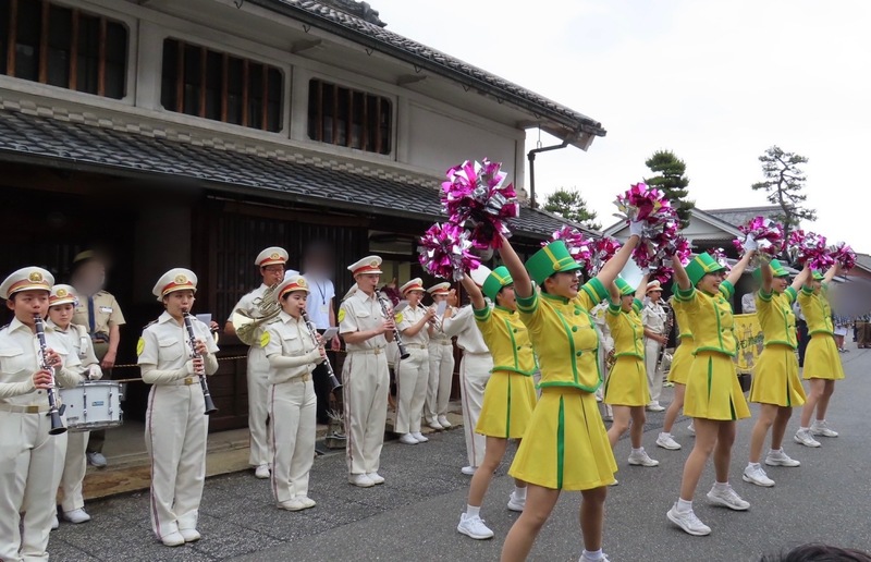 有松絞りまつりでの演奏演技の写真です