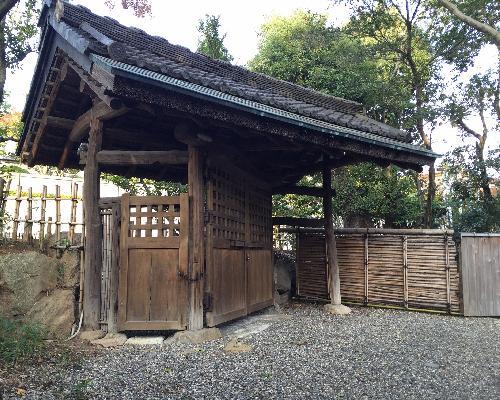 写真:昭和美術館 南山寿荘旧正門(北門)