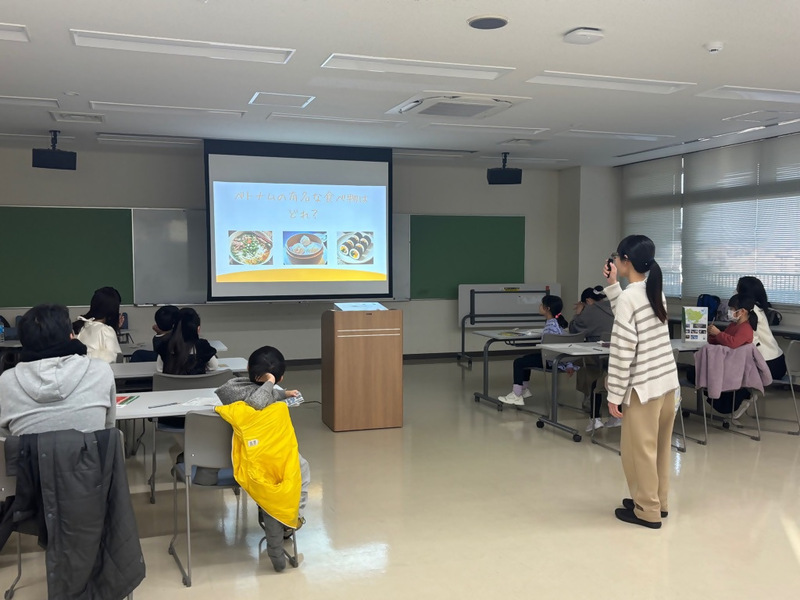 スライド「ベトナムの有名な食べ物はどれ？」