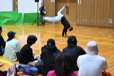 写真：ブレイクダンスショーの様子