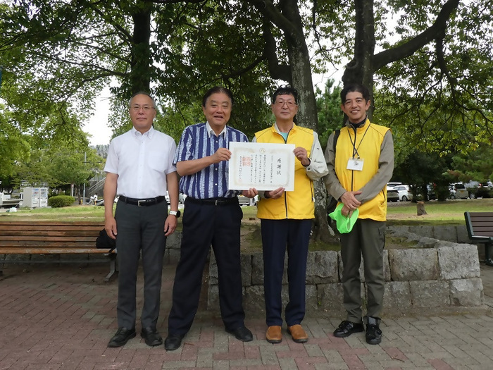 写真:感謝状贈呈の様子2