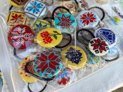 写真:Hisaya marketでのブースで販売している民芸品