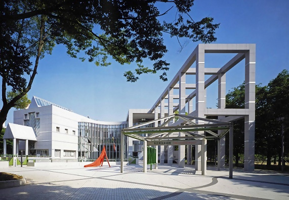 写真:名古屋市美術館の外観