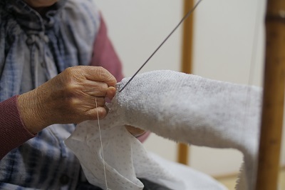 写真:手仕事の様子