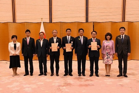 写真:SDGs未来都市選定証授与式