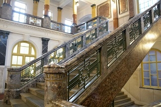 写真：大理石の手すり