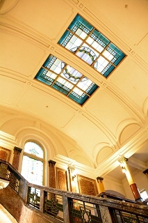 写真：天井のステンドグラス