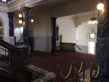 写真：マーブル塗りの柱