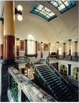 写真：中央階段室