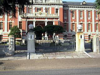 写真：正門(南側)