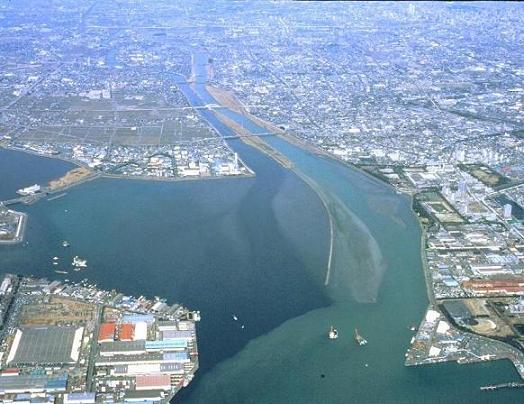 写真:上空からの藤前干潟