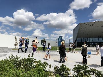 写真:打ち水プロジェクト2025 inみなとアクルスの様子