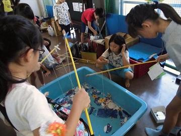 写真：ホールでの遊び