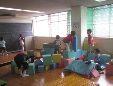 写真:子どもの自由遊びの様子