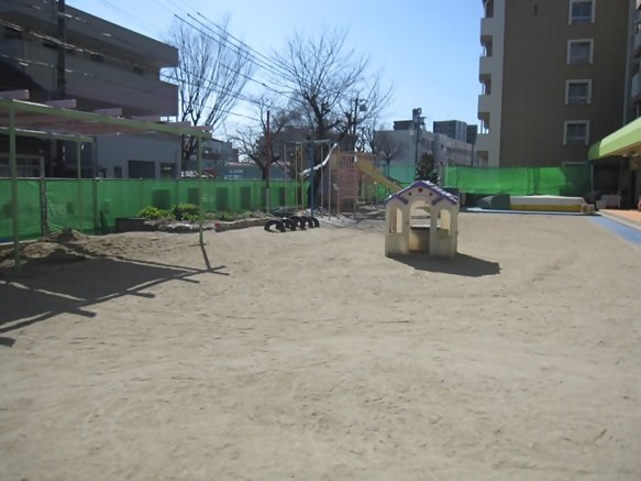 藤の宮保育園の園庭です。