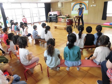 写真:誕生会の様子です。