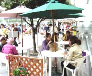 写真:にぎわいあふれる名古屋のまち