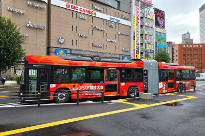 名城ルートを走行する車両
