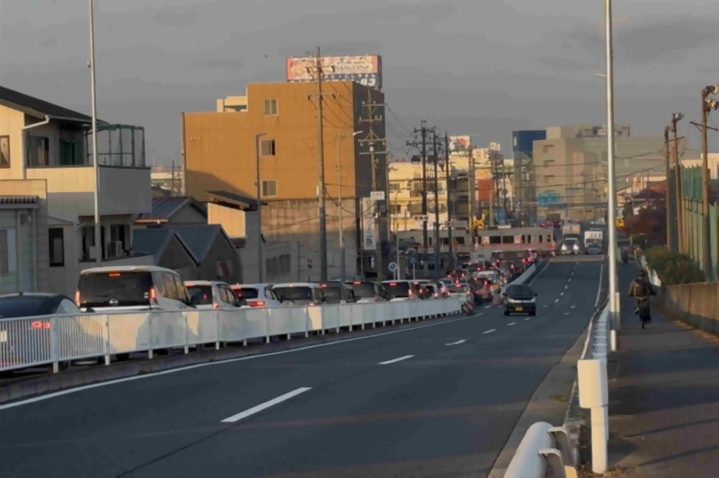 写真：都市計画道路星崎鳴海線(鳴海8号踏切)の渋滞状況