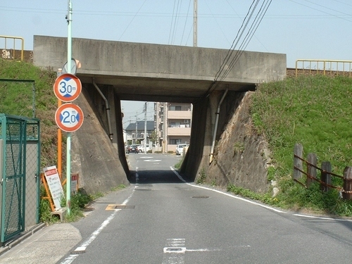 写真:事業着手前の伏屋公園付近の近鉄名古屋線