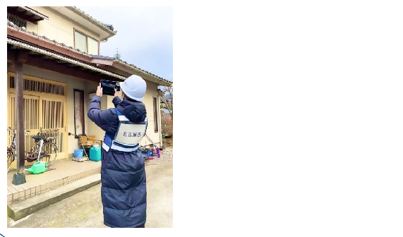 写真：タブレット端末を使用した調査の様子