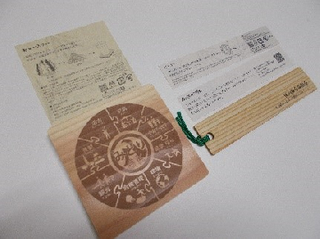 写真：間伐材コースター