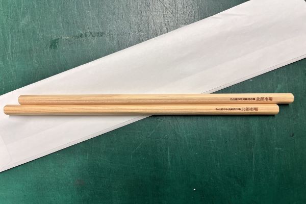 写真:木材を活用したPR品