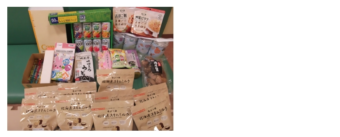 写真：志段味図書館　集まった食品です。