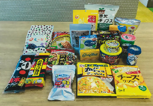 写真：集まった食品です。三菱電機株式会社中部支社