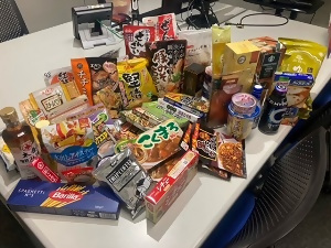 写真：集まった食品です。エー・シー・エス債権管理回収株式会社