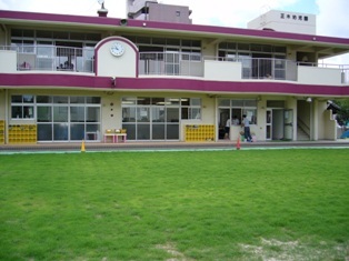 写真:レジ袋有料化還元基金による正木幼児園園庭の芝生化