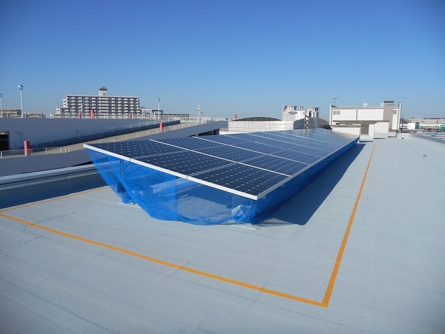 写真：太陽光発電設備（南環境事業所）