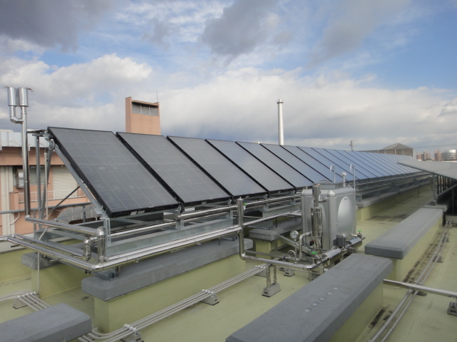 写真：太陽熱利用システム（西環境事業所）