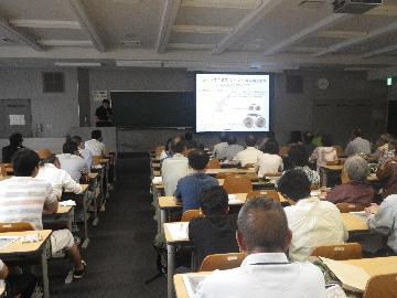 写真:報告会の様子