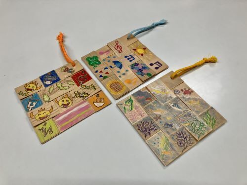 写真:間伐材ワークショップで作成した木製タペストリー