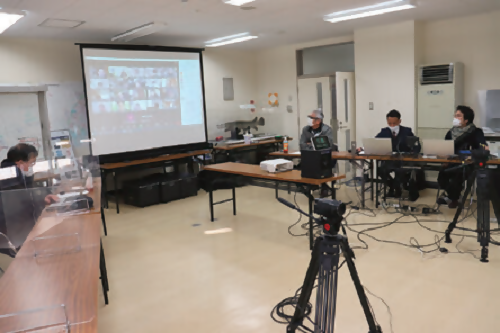 写真:生物多様性センター設立10周年オンラインシンポジウムの様子です。