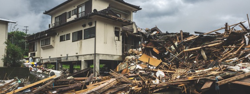 倒壊した家屋の写真