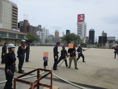写真:牧野消防団 放水訓練