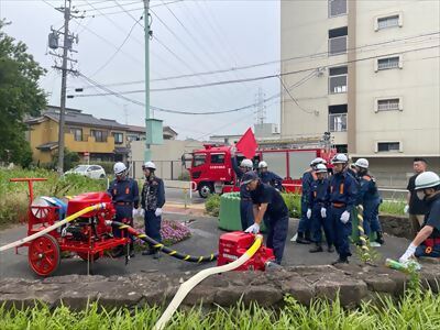 写真:ポンプが水槽から給水