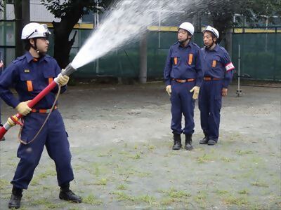 写真:新明消防団 放水