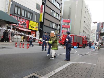 写真:放水体験の様子
