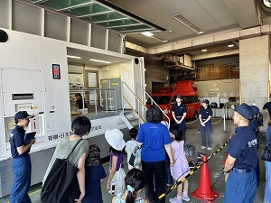 写真:起震者による地震体験の様子