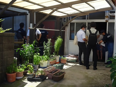 写真:岩塚学区にて消防職員が戸別訪問し、防災啓発しています。2022年7月16日・17日・23日・24日