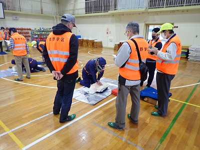 写真:牧野学区防災にて応急手当訓練を実施しています。2022年11月23日
