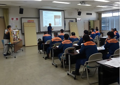 写真:家具転倒防止教養のようすです。2022年10月21日・11月11日