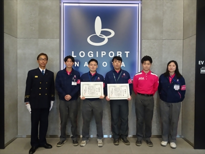 写真:感謝状贈呈後の記念撮影です。令和6年1月5日