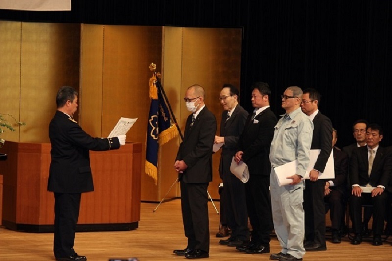 写真:表彰状贈呈風景