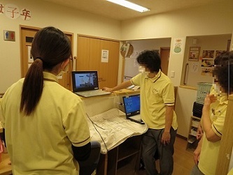 写真：南消防署とリモートで火災図上訓練を行っている様子