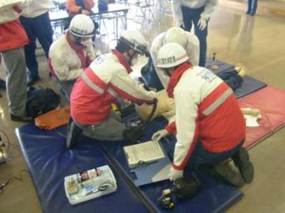 写真：救急活動の様子