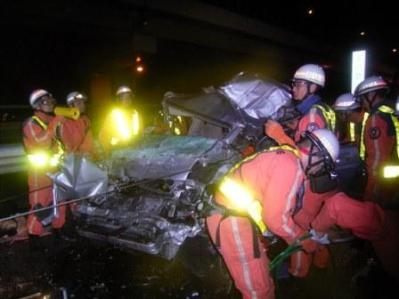 写真：救助活動の様子